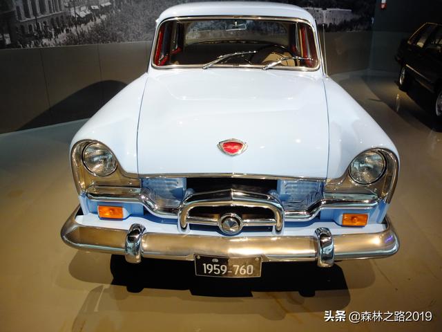 老式上海牌轿车图片