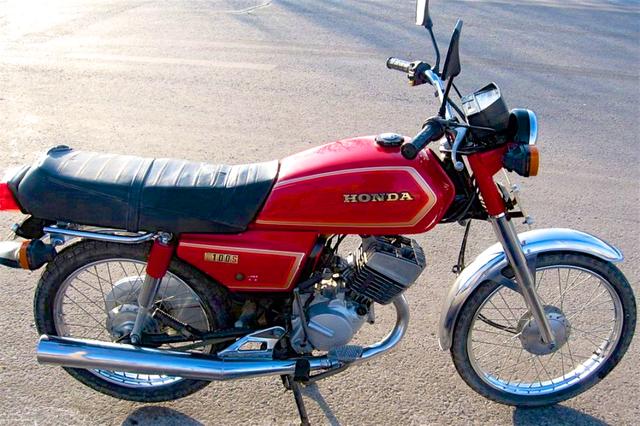 八十年代的时尚日本原装两轮摩托车